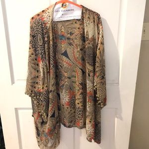 Ladies kimono with Pom sleeve detail